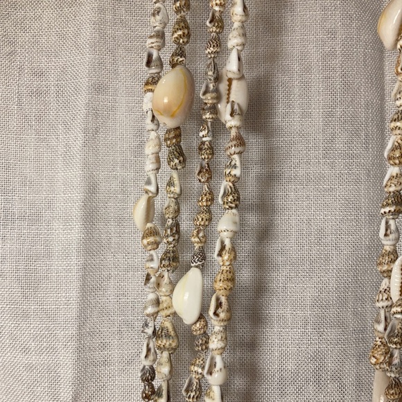 Vintage 4 Strand Sea Shell Necklace - Picture 7 of 7